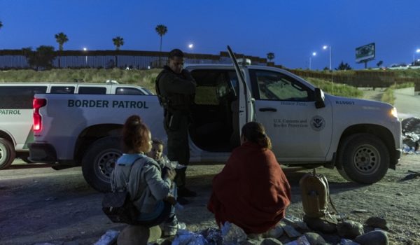 Los demócratas quieren reanudar las expulsiones en la frontera a cambio de ayuda para Ucrania