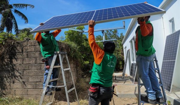 Pueblos de Oaxaca tienen servicios básicos por un programa de energía solar