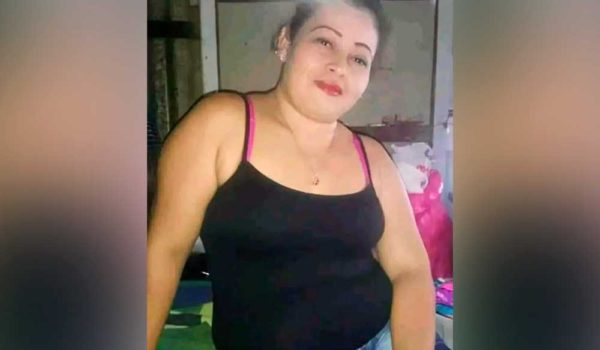 Sujetos en moto matan a mujer para robarle el celular