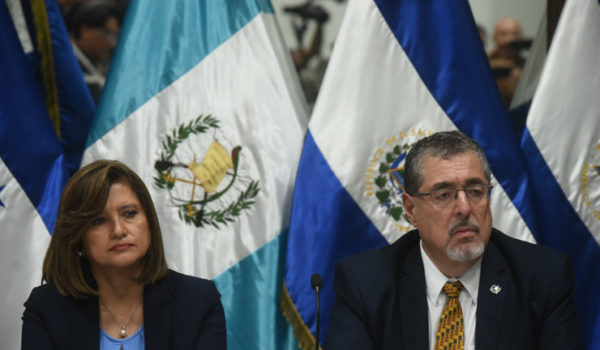 El máximo tribunal de Guatemala ordena que las autoridades electas tomen posesión en enero