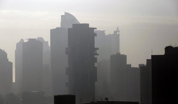 Una nube tóxica cubre parte de la capital de Panamá por un incendio en el mayor vertedero del país