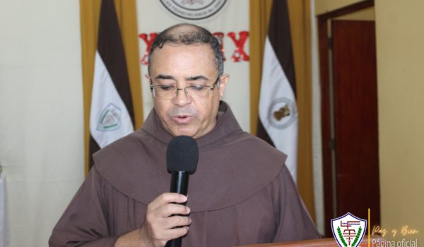 Dictadura impide la entrada al país al director general del Colegio Liceo Franciscano