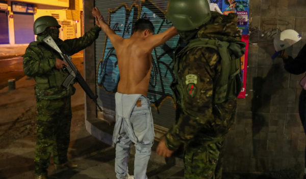 Más de 2,300 detenidos en Ecuador en 10 días de «conflicto armado interno» contra mafias