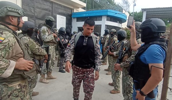 Ecuador sofoca los motines en siete cárceles y libera a más de 150 rehenes