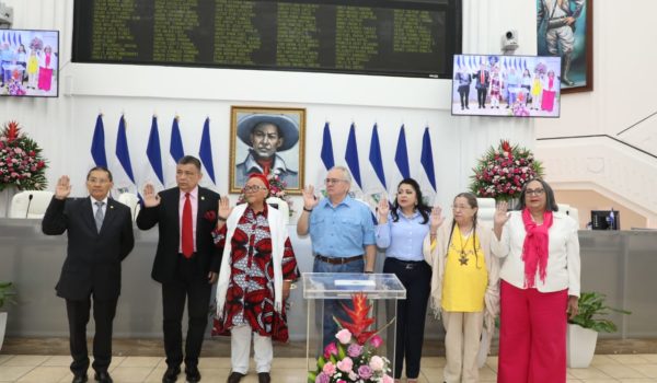 Gustavo Porras, reelecto por tercer periodo consecutivo como presidente de la Asamblea