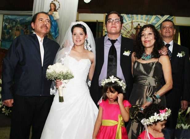 Boda de Maurice Ortega Murillo y Blanca Díaz. A la derecha, el primer comisionado Francisco "Paquito" Díaz Madriz