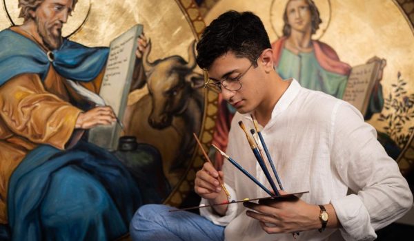 El nicaragüense que migró a España para especializarse en arte sacro 