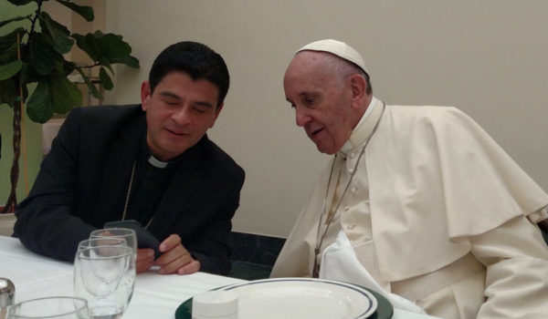 Papa Francisco recibirá a obispos Rolando Álvarez e Isidoro Mora y a sacerdotes desterrados por Ortega