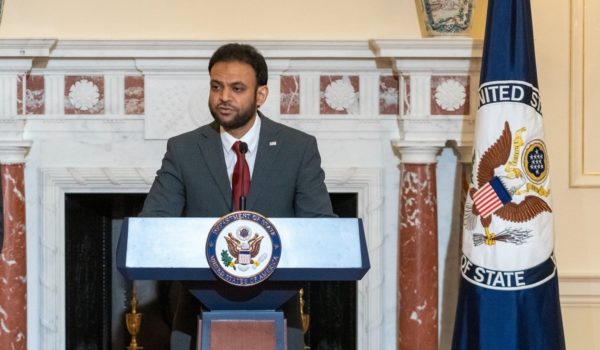 Rashad Hussain: Obispo Álvarez “merece la oportunidad de regresar a su ministerio”