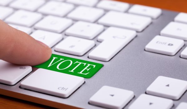 Salvadoreños en el extranjero inician votación para elegir presidente