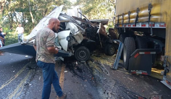 Nicaragüense fallece en Costa Rica en choque de tres tráileres y un camión