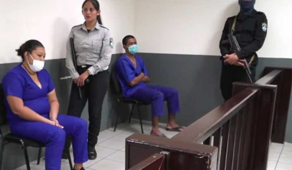 Mujer se declara culpable de haber acuchillado a su expareja