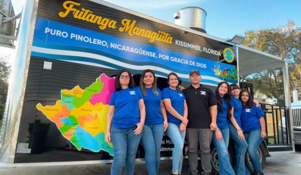 El nica que vendió su casa y camiones en Arizona para poner una fritanga en Kissimmee, Florida