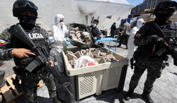 Ecuador destruye el mayor decomiso de droga de su historia, de 21,5 toneladas de cocaína