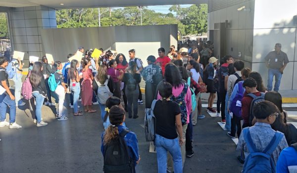 Estudiantes de la Casimiro Sotelo preocupados por baja en la calidad de la enseñanza