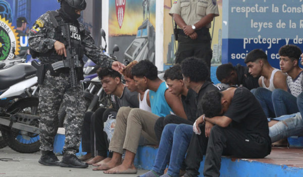 Las fuerzas del orden de Ecuador han detenido a «329 terroristas» y han abatido a cinco