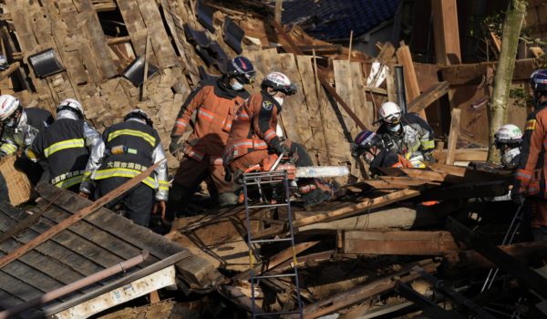 El terremoto de Japón deja 94 muertos y 242 desaparecidos