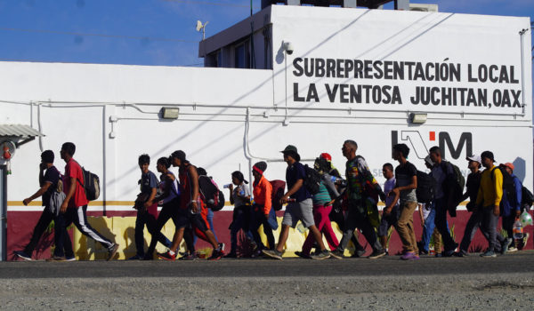 Caravana de migrantes avanza por estado mexicano de Oaxaca donde permanecerá tres días