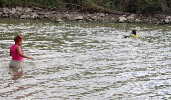 México salva a 11 migrantes de Guatemala y Honduras en el río Bravo fronterizo con EE.UU.
