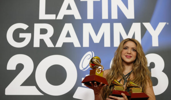 Shakira anuncia ‘Las mujeres no lloran’, su nuevo disco creado con su «manada de lobas»