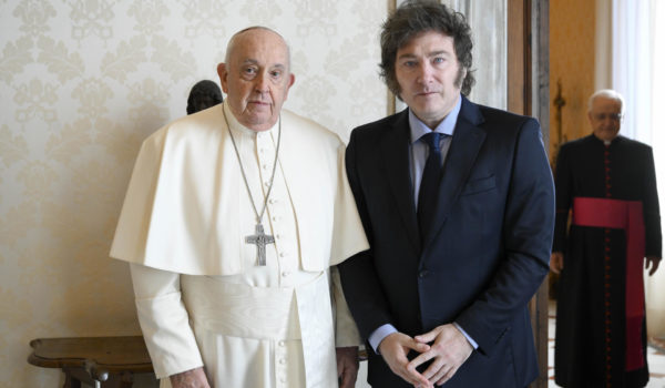 El presidente argentino abordó en el Vaticano su programa para enfrentar la crisis económica