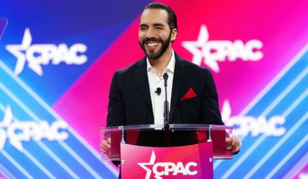 El presidente Bukele crítica a la prensa y hace eco en EE.UU. de las teorías de la conspiración