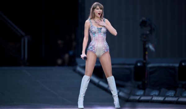 Taylor Swift actúa en Melbourne ante 96.000 espectadores, su concierto más multitudinario