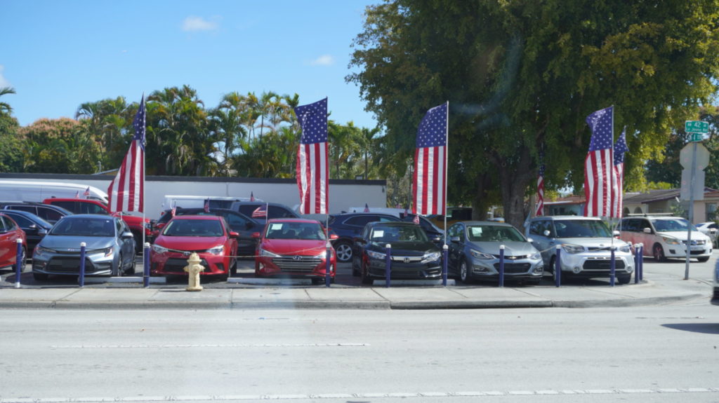 Los dealers en Florida . LA PRENSA