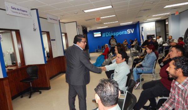 Salvadoreños ejercen su derecho al voto desde el extranjero