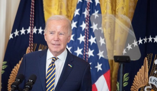 Un juez federal señala que Florida puede oponerse a la política migratoria de Biden