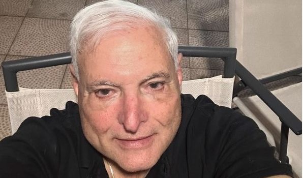 Martinelli celebra un «nuevo día» con una taza de café nicaragüense y su perro Bruno