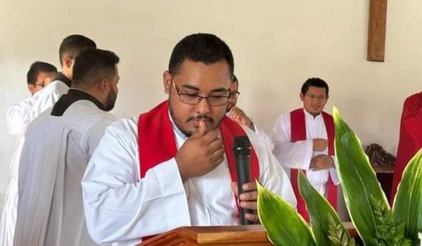 Impiden ingreso a Nicaragua al sacerdote Juan Ramón Montalván