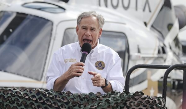 Texas planea construir un campamento militar en la frontera de EE.UU. con México