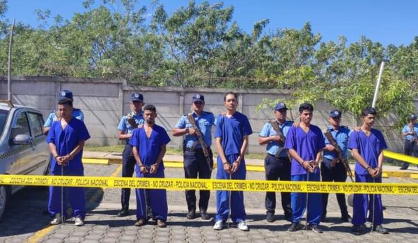 Policía desarticula a banda que asaltaba en un taxi en Managua
