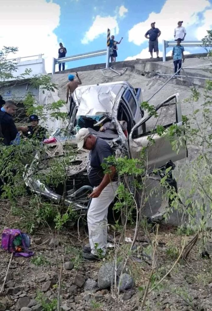 Esta la camioneta que conducía Ruiz Aguilera, de 70 años. LA PRENSA/ Redes sociales. 
