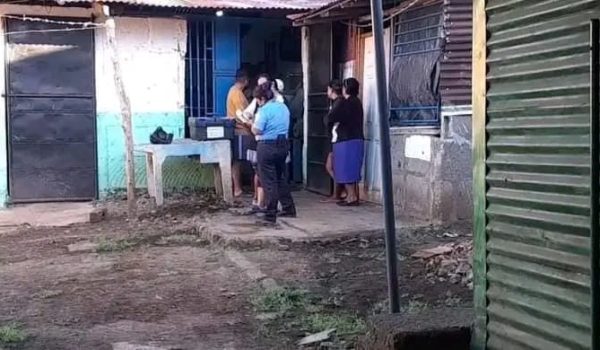 Dueña de negocio fallece al quedar prensada en molino