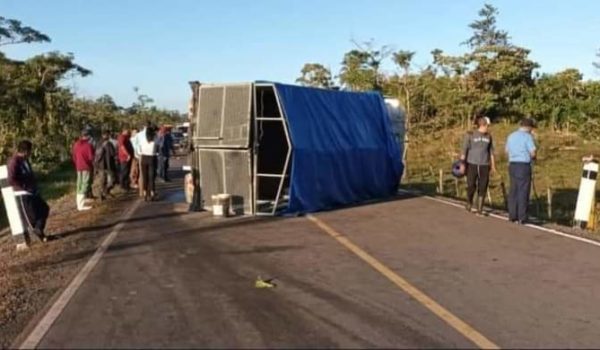 Vuelco de camión en comunidad de El Rama causa 24 lesionados