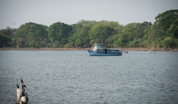 Panga se hunde en el Lago Cocibolca con tanques de gas propano