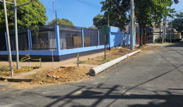 Dictadura pinta el edificio del Fideg con los colores de la Policía