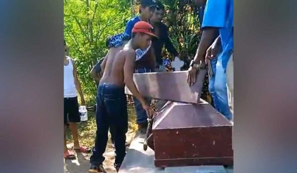 Asombro en Waspam: desentierran a una mujer creyendo que estaba viva