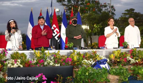 «Magistrado (Marvin) Aguilar espere en su casa las órdenes de la compañera»