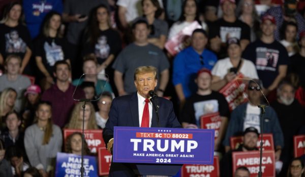 La defensa de Trump pide retrasar 30 días el pago de su multa de 355 millones de dólares