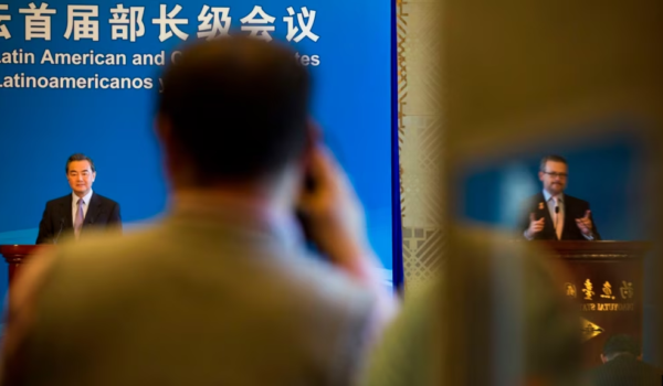 ¿Qué estrategia está siguiendo China para aumentar su influencia en América Latina?