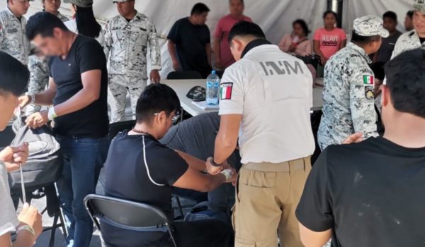 Once migrantes nicaragüenses fueron rescatados por México cuando eran transportados hacinados en camiones