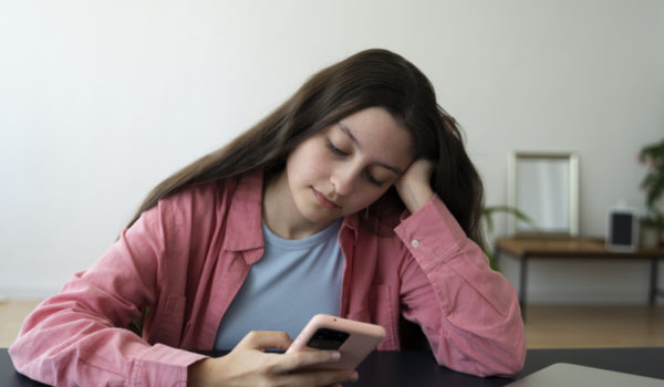 ¿Cómo cuidar su salud mental? California ofrece dos aplicaciones gratuitas para sus residentes 