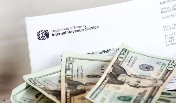 Todo trabajador en Estados Unidos debe declarar sus impuestos al IRS. Foto: Shutterstock