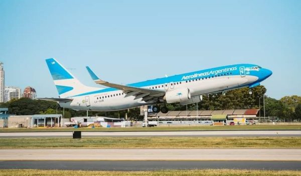 Maduro prohíbe que aviones argentinos sobrevuelen espacio aéreo venezolano