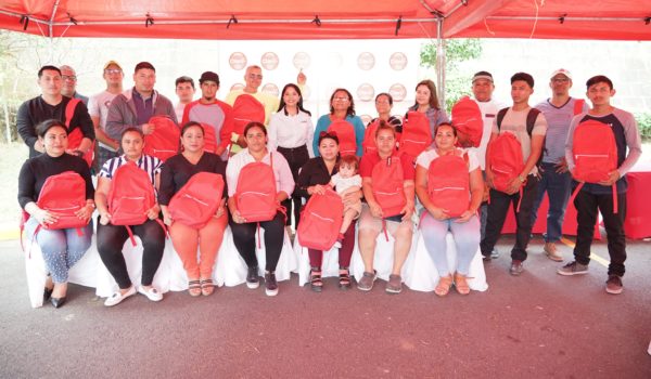 Claro premia a sus clientes con kits escolares