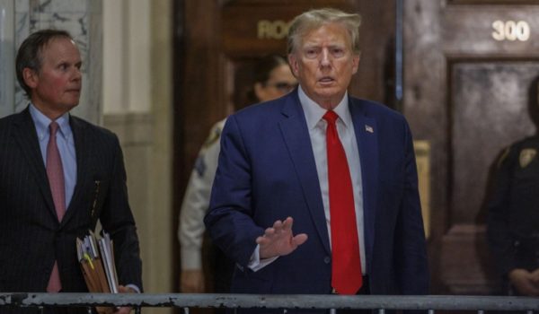 Una jueza se niega a desestimar 32 cargos contra Trump por documentos confidenciales