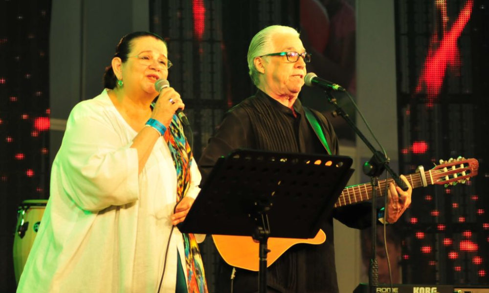 Norma Helena Gadea y Luis Enrique Mejía Godoy en un encuentro artístico. LA PRENSA/ARCHIVO/Maynor Valenzuela